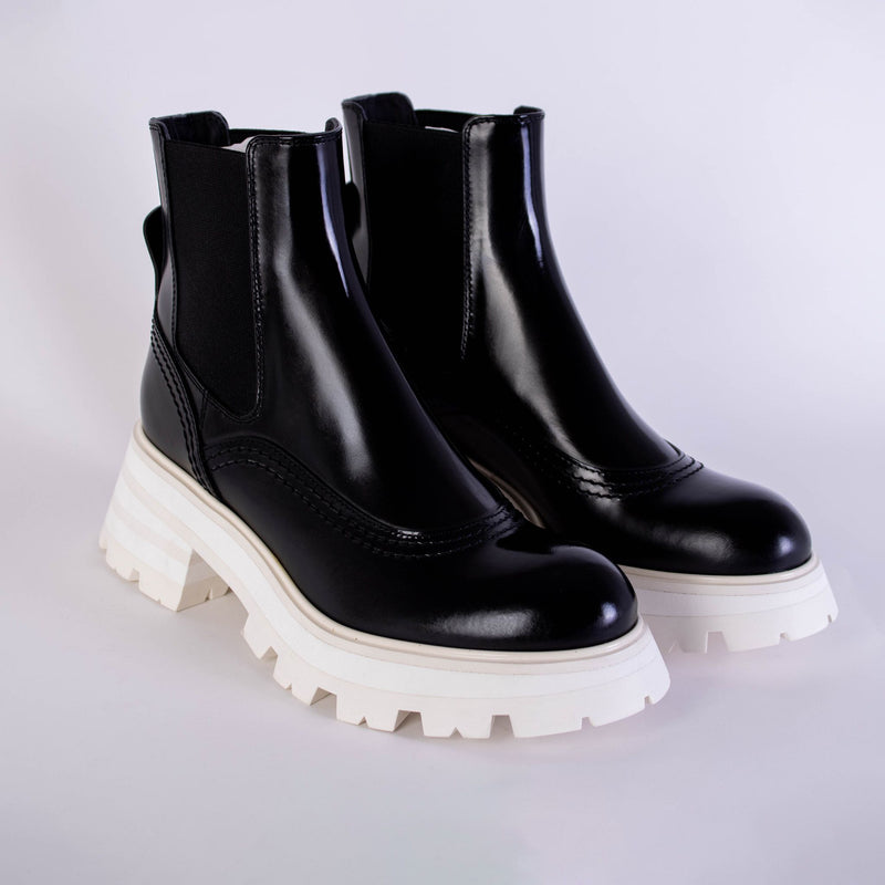 Alexander McQueen White Sole Chelsea Boots