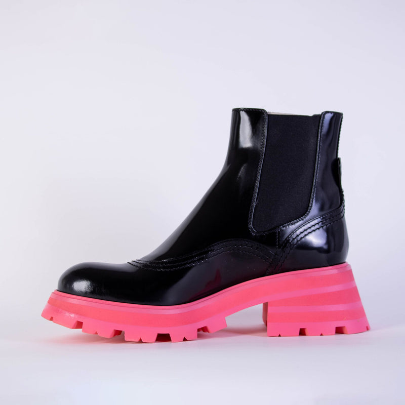 Alexander McQueen Fluo Pink Sole Chelsea Boots